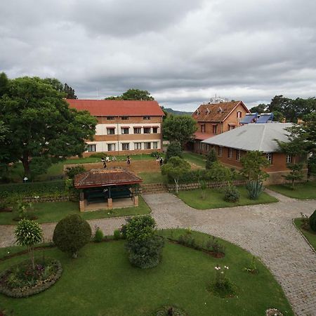 Lovasoa 4C Hotel Antsirabe Exterior photo
