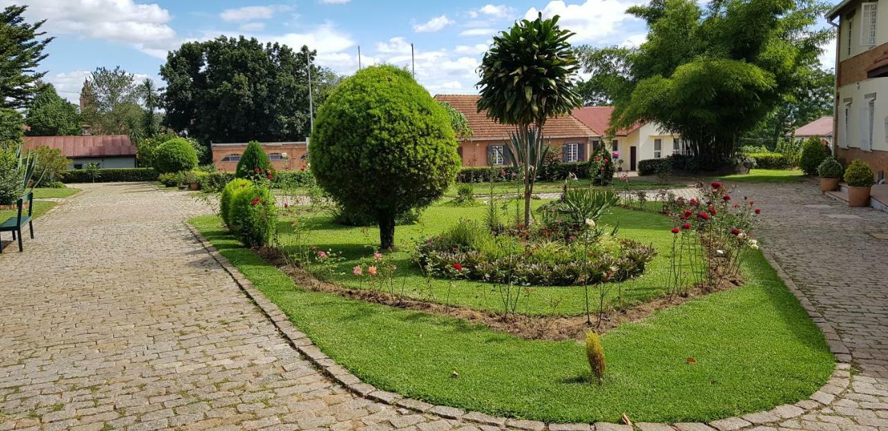 Lovasoa 4C Hotel Antsirabe Exterior photo