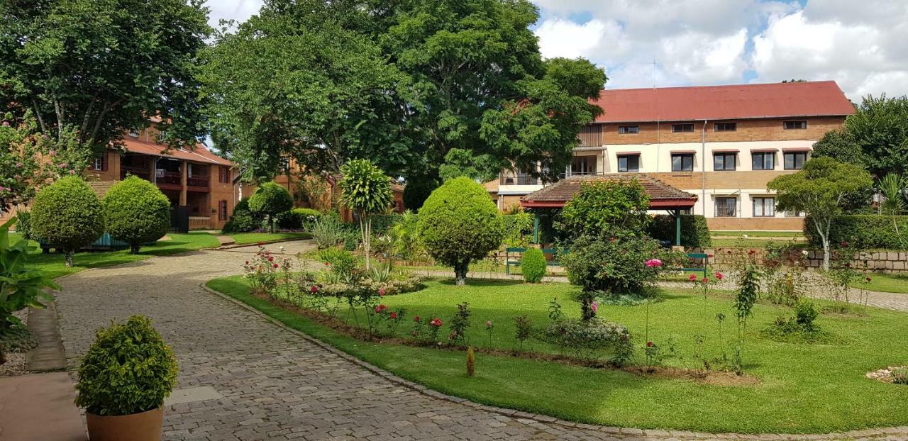 Lovasoa 4C Hotel Antsirabe Exterior photo