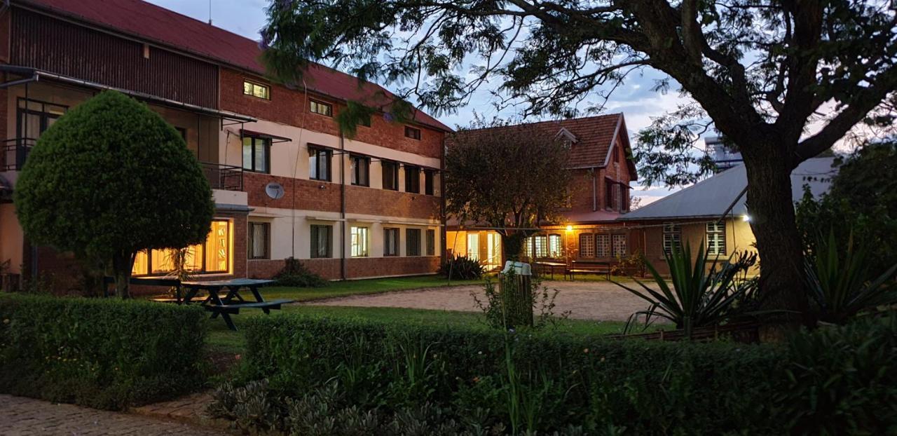Lovasoa 4C Hotel Antsirabe Exterior photo